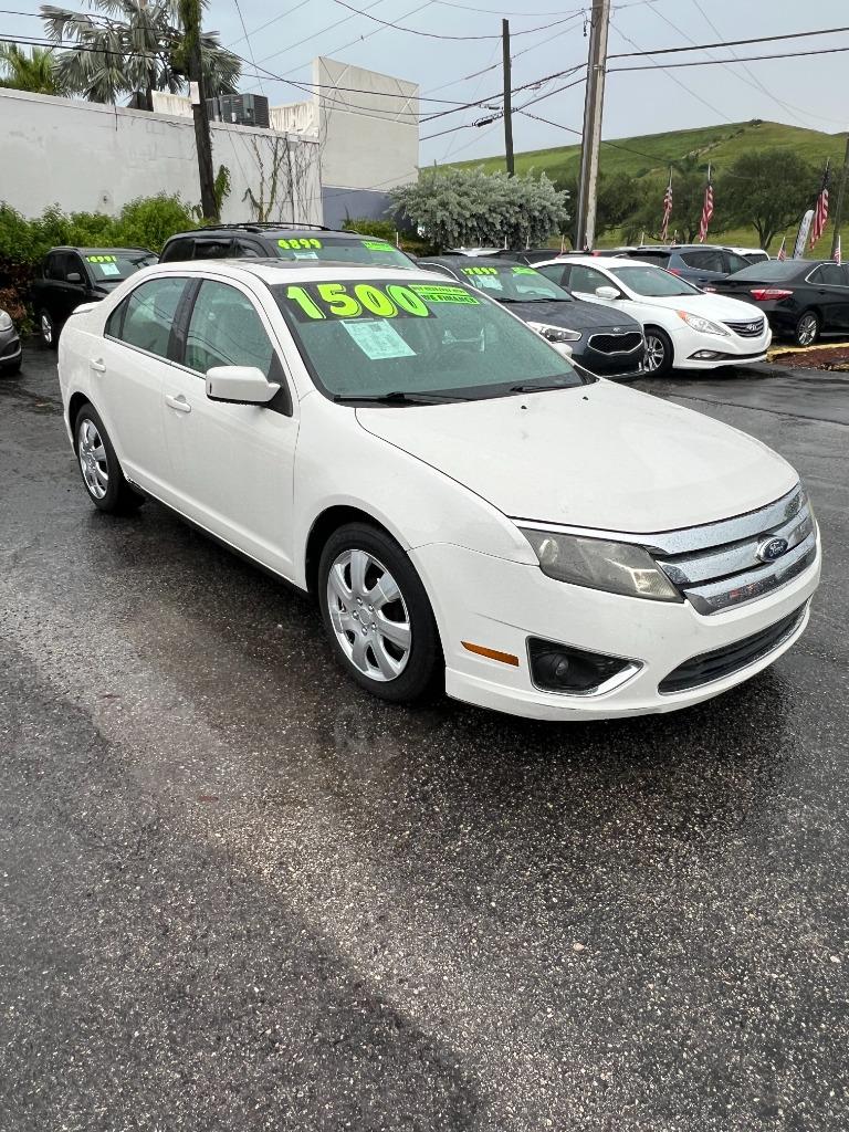 2011 Ford Fusion SE's photo
